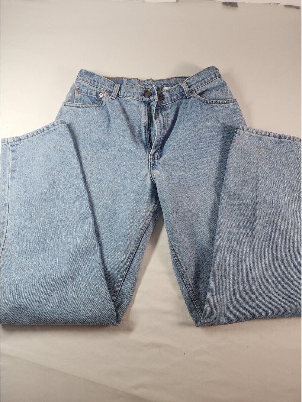 Levi's Women's size 14 Blue Jeans 550 Size Large Relaxed Fit Tapered Leg